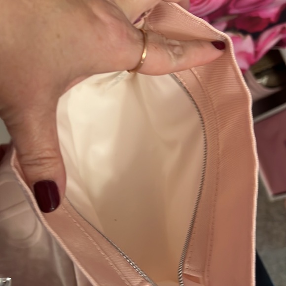 💗🩷💗🩷Dior Soft Pink Beauty Bag with Silver/White Chain Attached - Picture 8 of 15